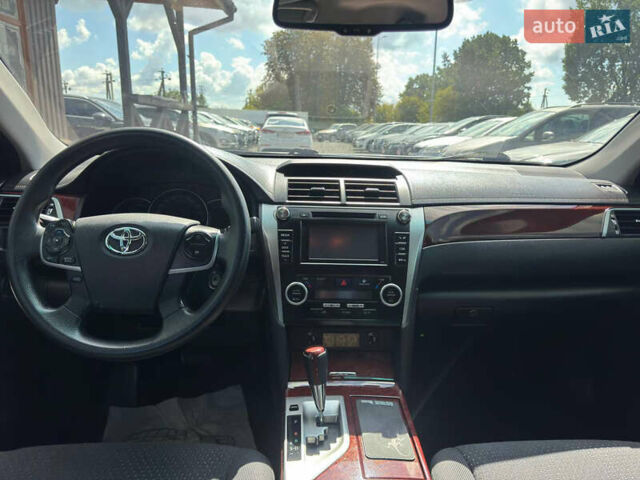 Белый Тойота Камри, объемом двигателя 2.5 л и пробегом 155 тыс. км за 13700 $, фото 5 на Automoto.ua