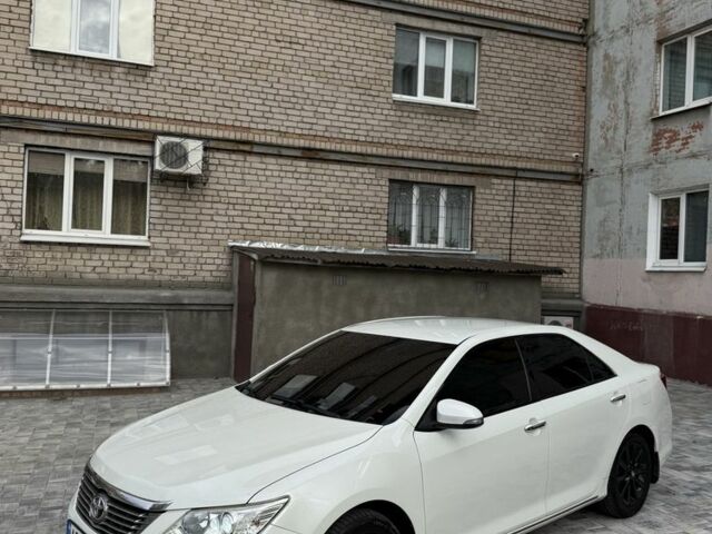 Білий Тойота Камрі, об'ємом двигуна 2.5 л та пробігом 185 тис. км за 14000 $, фото 17 на Automoto.ua