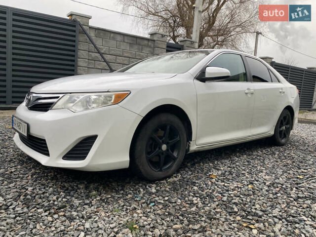Білий Тойота Камрі, об'ємом двигуна 2.5 л та пробігом 230 тис. км за 10000 $, фото 3 на Automoto.ua