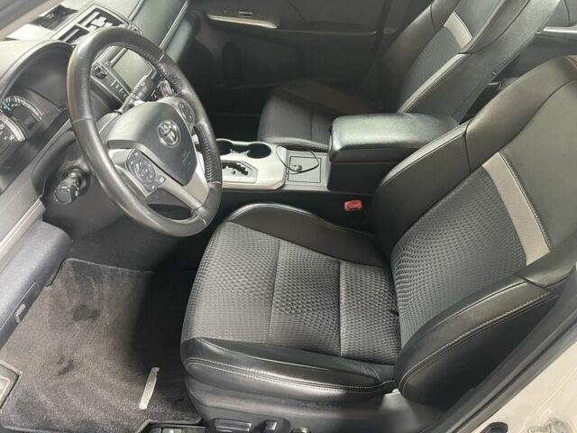 Белый Тойота Камри, объемом двигателя 2.5 л и пробегом 228 тыс. км за 8800 $, фото 5 на Automoto.ua