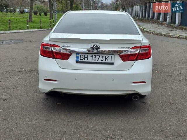 Белый Тойота Камри, объемом двигателя 2.49 л и пробегом 158 тыс. км за 13999 $, фото 5 на Automoto.ua