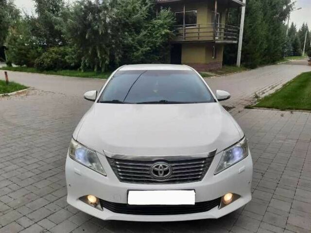 Белый Тойота Камри, объемом двигателя 2.5 л и пробегом 114 тыс. км за 6300 $, фото 10 на Automoto.ua