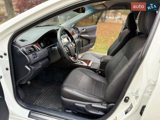 Белый Тойота Камри, объемом двигателя 2.49 л и пробегом 106 тыс. км за 12700 $, фото 22 на Automoto.ua