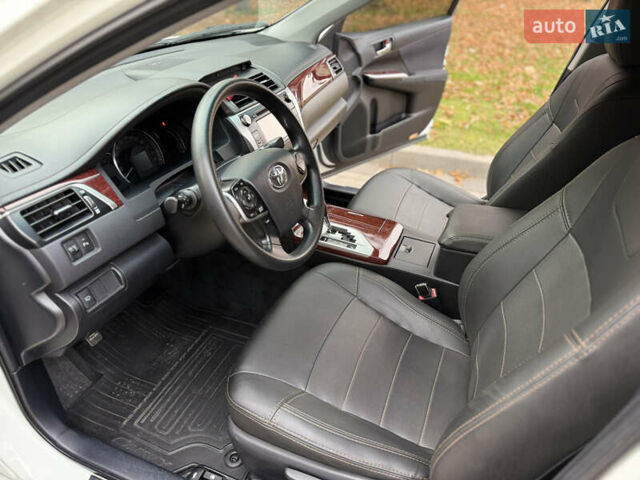 Белый Тойота Камри, объемом двигателя 2.49 л и пробегом 106 тыс. км за 12700 $, фото 23 на Automoto.ua