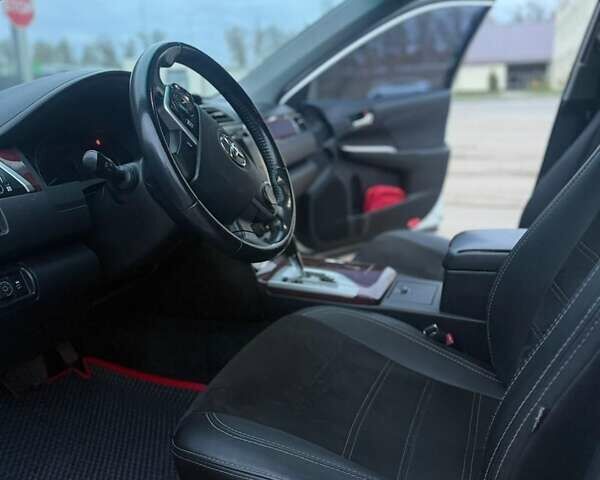 Тойота Камрі 2012 у Харкові на Automoto.ua Білий Тойота Камрі, об'ємом двигуна 2.49 л та пробігом 199 тис. км за 12600 $, фото 5 на Automoto.ua