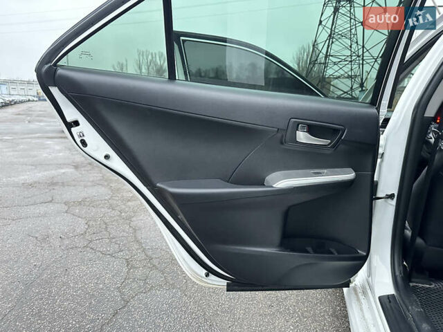 Білий Тойота Камрі, об'ємом двигуна 2.5 л та пробігом 180 тис. км за 11400 $, фото 16 на Automoto.ua