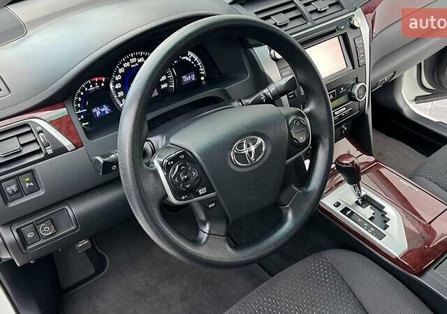 Білий Тойота Камрі, об'ємом двигуна 2.49 л та пробігом 135 тис. км за 13800 $, фото 19 на Automoto.ua