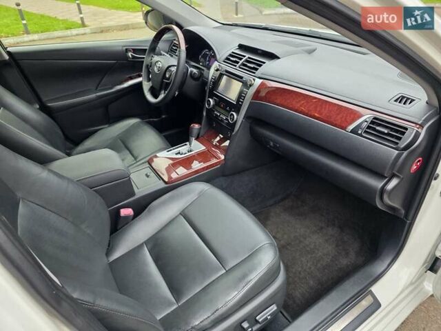 Белый Тойота Камри, объемом двигателя 2.49 л и пробегом 158 тыс. км за 13999 $, фото 14 на Automoto.ua