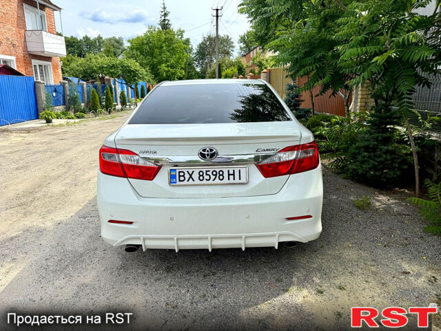 Белый Тойота Камри, объемом двигателя 2.5 л и пробегом 297 тыс. км за 12200 $, фото 2 на Automoto.ua