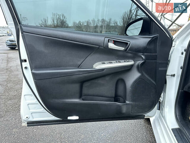 Білий Тойота Камрі, об'ємом двигуна 2.5 л та пробігом 180 тис. км за 11400 $, фото 14 на Automoto.ua