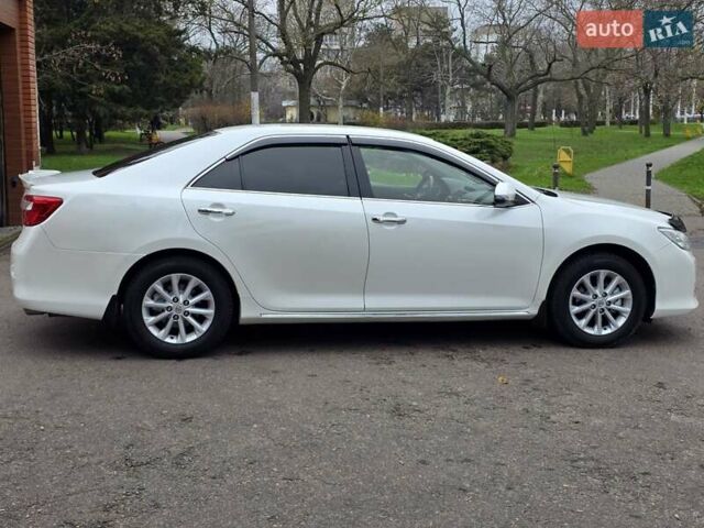 Белый Тойота Камри, объемом двигателя 2.49 л и пробегом 158 тыс. км за 13999 $, фото 3 на Automoto.ua