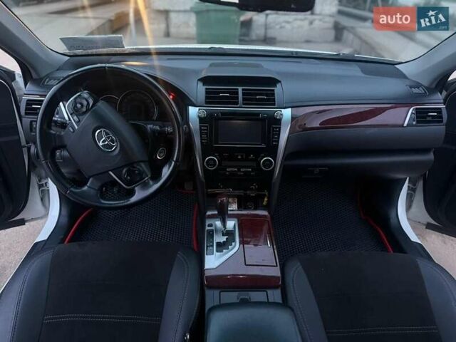 Тойота Камрі 2012 у Харкові на Automoto.ua Білий Тойота Камрі, об'ємом двигуна 2.49 л та пробігом 199 тис. км за 12600 $, фото 1 на Automoto.ua