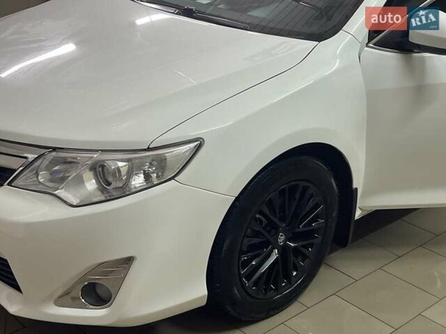 Белый Тойота Камри, объемом двигателя 3.46 л и пробегом 257 тыс. км за 13100 $, фото 10 на Automoto.ua
