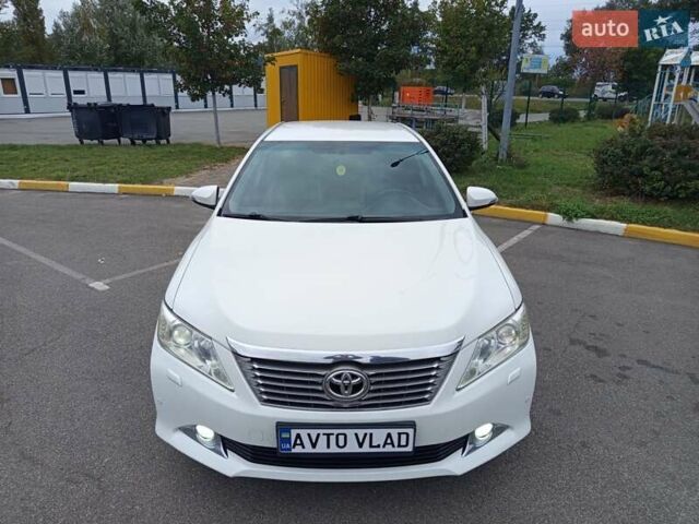 Белый Тойота Камри, объемом двигателя 2.5 л и пробегом 236 тыс. км за 13500 $, фото 15 на Automoto.ua
