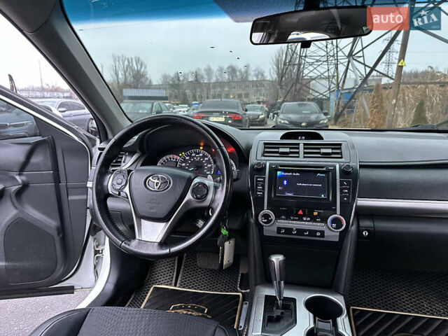 Білий Тойота Камрі, об'ємом двигуна 2.5 л та пробігом 180 тис. км за 11400 $, фото 19 на Automoto.ua