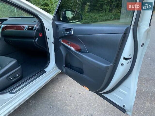 Білий Тойота Камрі, об'ємом двигуна 2.5 л та пробігом 147 тис. км за 15350 $, фото 46 на Automoto.ua