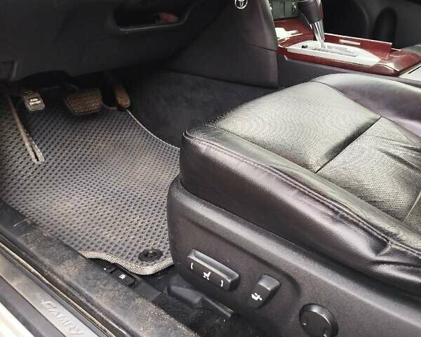 Білий Тойота Камрі, об'ємом двигуна 2.5 л та пробігом 196 тис. км за 11750 $, фото 16 на Automoto.ua