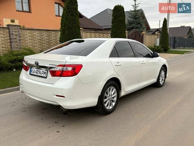 Белый Тойота Камри, объемом двигателя 2.49 л и пробегом 235 тыс. км за 12500 $, фото 4 на Automoto.ua