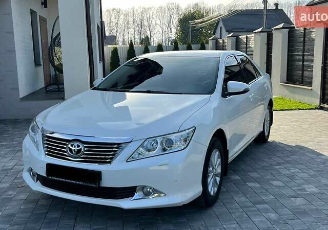 Білий Тойота Камрі, об'ємом двигуна 2.49 л та пробігом 135 тис. км за 13800 $, фото 2 на Automoto.ua