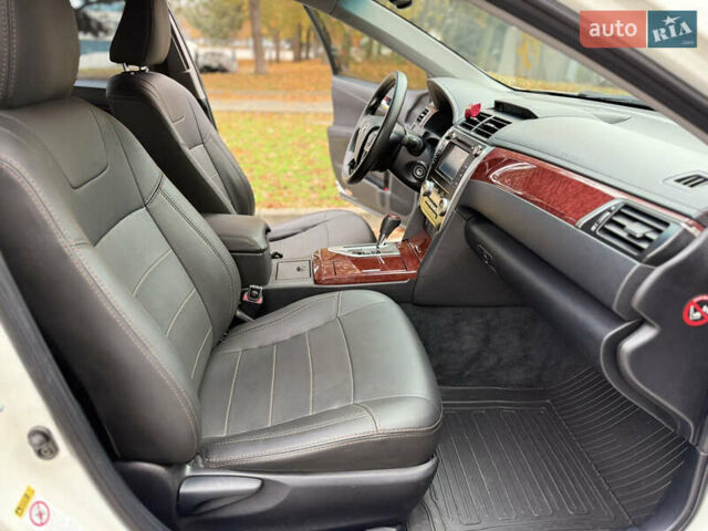 Белый Тойота Камри, объемом двигателя 2.49 л и пробегом 106 тыс. км за 12700 $, фото 20 на Automoto.ua