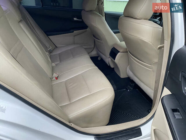 Білий Тойота Камрі, об'ємом двигуна 2.5 л та пробігом 230 тис. км за 10000 $, фото 10 на Automoto.ua