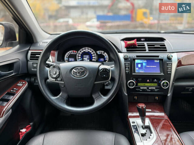 Белый Тойота Камри, объемом двигателя 2.49 л и пробегом 106 тыс. км за 12700 $, фото 28 на Automoto.ua