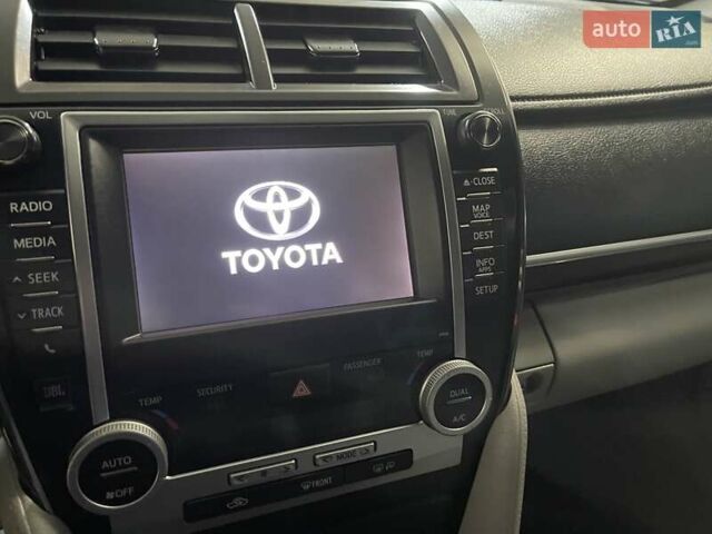 Белый Тойота Камри, объемом двигателя 3.46 л и пробегом 257 тыс. км за 13100 $, фото 91 на Automoto.ua