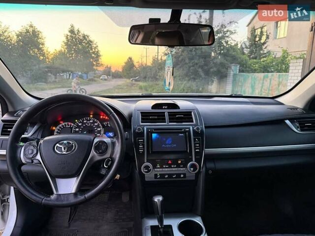 Белый Тойота Камри, объемом двигателя 2.49 л и пробегом 178 тыс. км за 10700 $, фото 11 на Automoto.ua