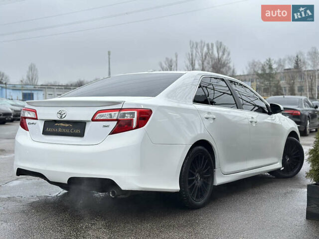 Білий Тойота Камрі, об'ємом двигуна 2.5 л та пробігом 180 тис. км за 11400 $, фото 1 на Automoto.ua