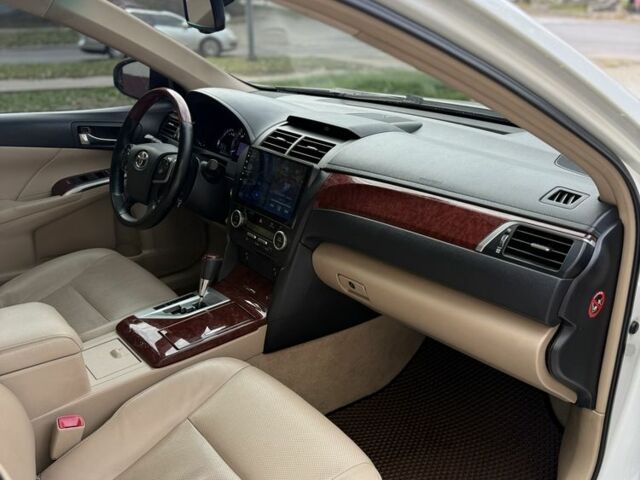 Білий Тойота Камрі, об'ємом двигуна 2.5 л та пробігом 185 тис. км за 14000 $, фото 12 на Automoto.ua