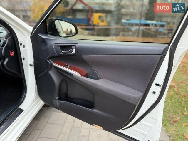 Белый Тойота Камри, объемом двигателя 2.49 л и пробегом 106 тыс. км за 12700 $, фото 19 на Automoto.ua