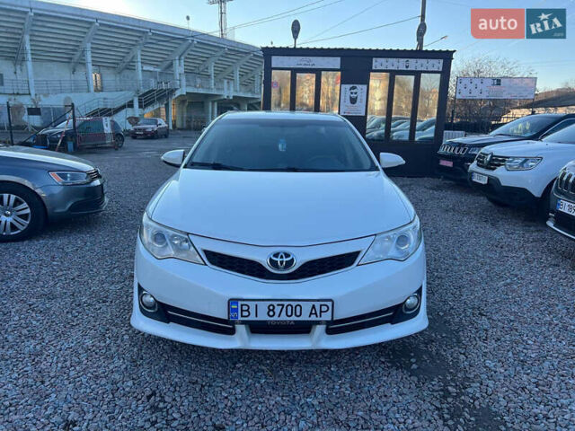 Белый Тойота Камри, объемом двигателя 2.5 л и пробегом 170 тыс. км за 11200 $, фото 2 на Automoto.ua