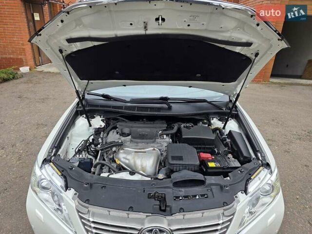 Белый Тойота Камри, объемом двигателя 2.49 л и пробегом 158 тыс. км за 13999 $, фото 18 на Automoto.ua