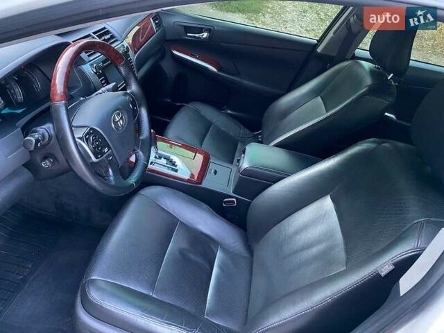 Білий Тойота Камрі, об'ємом двигуна 2.5 л та пробігом 147 тис. км за 15350 $, фото 63 на Automoto.ua