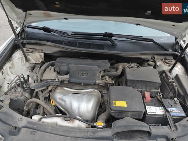 Белый Тойота Камри, объемом двигателя 2.5 л и пробегом 217 тыс. км за 15100 $, фото 77 на Automoto.ua