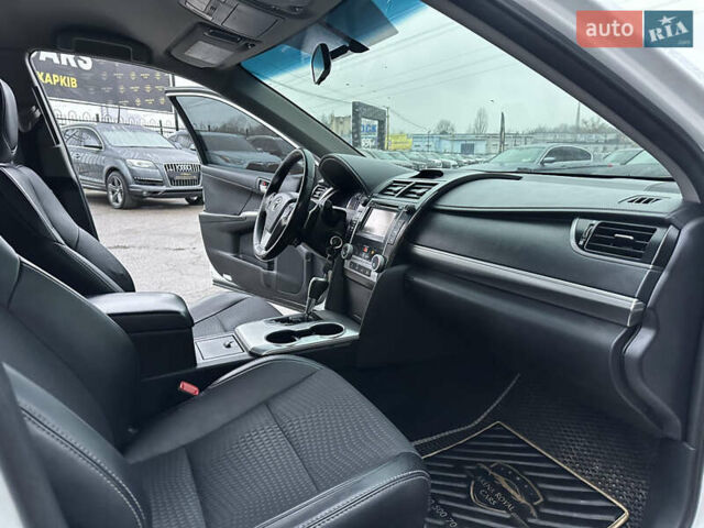 Білий Тойота Камрі, об'ємом двигуна 2.5 л та пробігом 180 тис. км за 11400 $, фото 22 на Automoto.ua