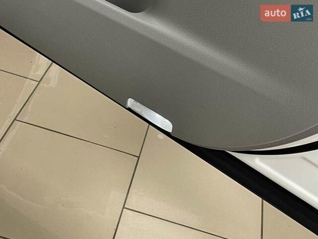 Белый Тойота Камри, объемом двигателя 3.46 л и пробегом 257 тыс. км за 13100 $, фото 67 на Automoto.ua