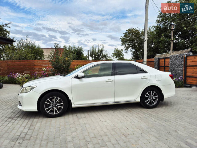 Белый Тойота Камри, объемом двигателя 2.49 л и пробегом 192 тыс. км за 14400 $, фото 4 на Automoto.ua