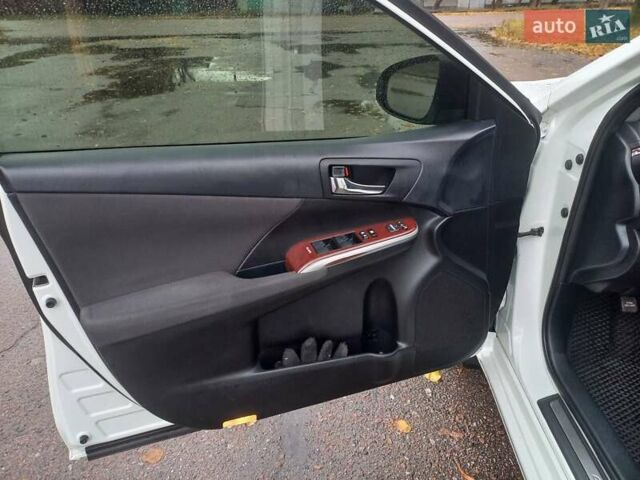 Білий Тойота Камрі, об'ємом двигуна 2.5 л та пробігом 280 тис. км за 12000 $, фото 12 на Automoto.ua