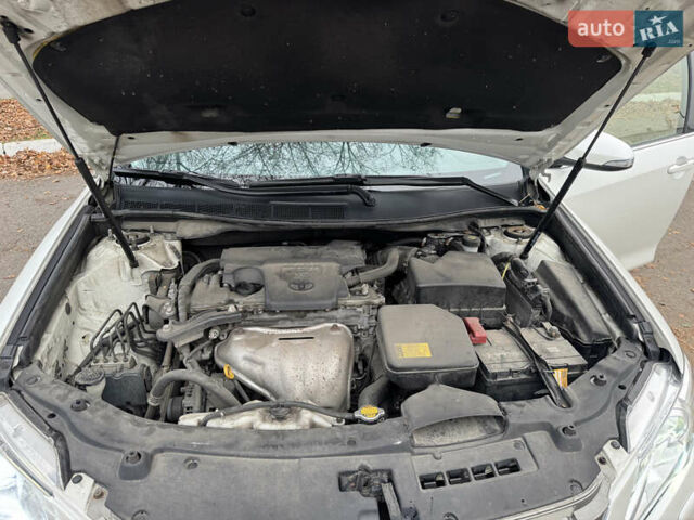 Белый Тойота Камри, объемом двигателя 2.49 л и пробегом 280 тыс. км за 9800 $, фото 15 на Automoto.ua