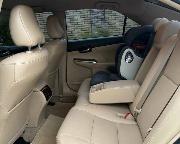 Белый Тойота Камри, объемом двигателя 2.49 л и пробегом 235 тыс. км за 12500 $, фото 6 на Automoto.ua