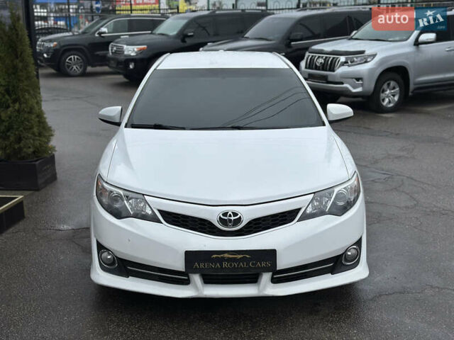 Білий Тойота Камрі, об'ємом двигуна 2.5 л та пробігом 180 тис. км за 11400 $, фото 7 на Automoto.ua