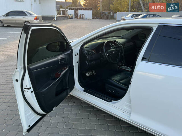 Тойота Камри 2012 в Козельщине на Automoto.ua Белый Тойота Камри, объемом двигателя 2.5 л и пробегом 182 тыс. км за 14000 $, фото 47 на Automoto.ua