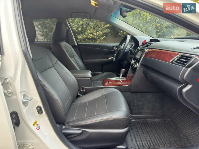 Белый Тойота Камри, объемом двигателя 2.5 л и пробегом 106 тыс. км за 12300 $, фото 8 на Automoto.ua