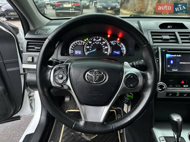 Білий Тойота Камрі, об'ємом двигуна 2.5 л та пробігом 180 тис. км за 11400 $, фото 26 на Automoto.ua