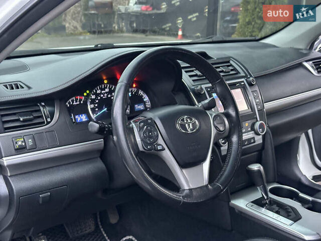 Білий Тойота Камрі, об'ємом двигуна 2.5 л та пробігом 180 тис. км за 11400 $, фото 13 на Automoto.ua