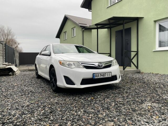 Білий Тойота Камрі, об'ємом двигуна 2.5 л та пробігом 230 тис. км за 10000 $, фото 5 на Automoto.ua