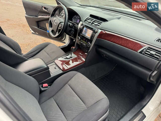 Белый Тойота Камри, объемом двигателя 2.49 л и пробегом 280 тыс. км за 9800 $, фото 14 на Automoto.ua