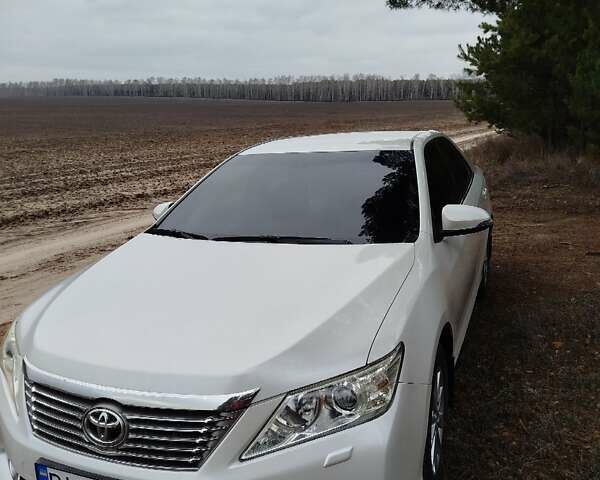 Білий Тойота Камрі, об'ємом двигуна 2.5 л та пробігом 196 тис. км за 11750 $, фото 2 на Automoto.ua