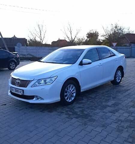 Белый Тойота Камри, объемом двигателя 2.5 л и пробегом 195 тыс. км за 11800 $, фото 2 на Automoto.ua